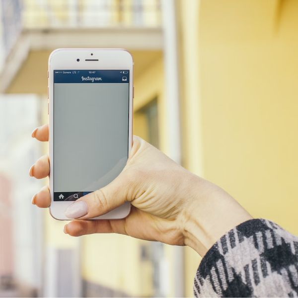 Are You Happier with No Social Media? Is it Worth it to Quit?